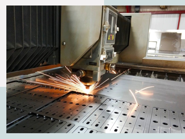 Лазерная резка металла в каменке от 607 руб.